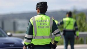 Huyó de la Guardia Civil, circuló 35 kilómetros a lo loco, nunca tuvo carné, llevaba cobre recién robado y fue detenido cerca de Arriondas