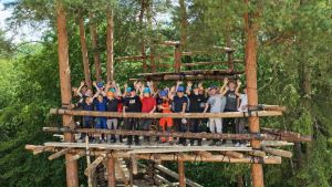 Gemeinsam hoch hinaus: Baumhauscamp der Alemannenschule fast fertig