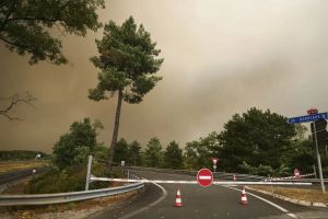 Incendie en Gironde : 100 000 salariés plongés dans l’incertitude, « du jamais vu depuis le Covid »