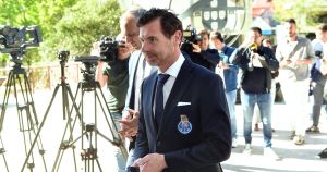 Alerta no Porto: o campeão precisa de mercado