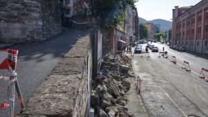Chiusa via dello Scoglio, il muro crollato un manufatto antico tutelato dalla Soprintendenza