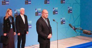 Правителството ни превръща в прошляците на НАТО