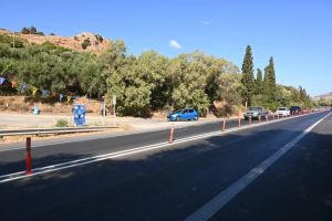 Τα κολωνάκια έκοψαν την πρόσβαση