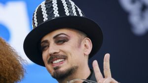„Vi kažete genocid, ja kažem rat“: Boj Džordž objavio pesmu u znak podrške Izraelu