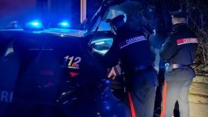 Sequestrati e umiliati dal branco per aver fatto le spie: ore da incubo per due gemelli di 14 anni