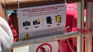 Stop posti a prua di notte sui vaporetti, è rivolta. Cacciari: «Divieto ridicolo»