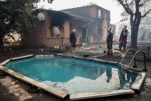 Incendie en Gironde : « Les autorités nous ont forcés à évacuer, la maison s’est écroulée trois heures plus tard », Bruno Tauby, un réfugié climatique parmi 220 000