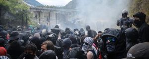 Altro che infiltrati, i no Tav rivendicano la guerriglia (dietro gli antagonisti c’è Askatasuna)