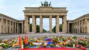 Zwischen bunter Feier und Schock: Pfullendorfer Schülerinnen erleben CSD-Evakuierung in Berlin