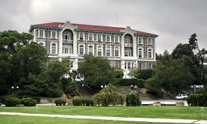 Bizim gibi görünmek şartıyla herkes farklı olabilir