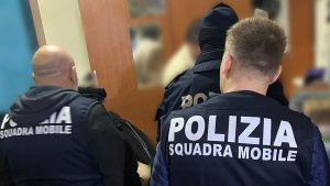 Prostitute sfruttate in centri benessere e case private nel Milanese: sette arresti. “Finti contratti per far arrivare le donne in Italia”