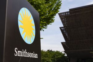 Trump Escalates Campaign Against Smithsonian With New “Warning Signs” Order