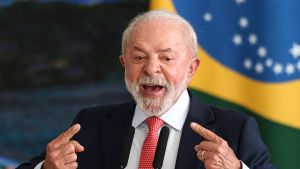 Lula ataca “interferência externa”, mas sempre abraçou seus “companheiros” lá fora