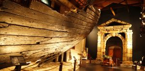 Tiny crystals from a 17th‑century shipwreck hold secrets of a global supply chain at the dawn of capitalism