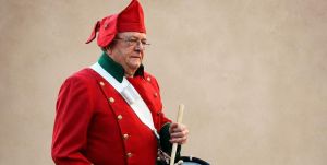 L’ultimo rullo di Franco Gili,più di 65 anni con i Pifferi e tamburi di Ivrea