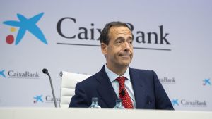 CaixaBank gana 3.203M€ hasta junio y supera las previsiones