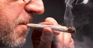Maconha supera álcool e cigarro no consumo diário nos EUA