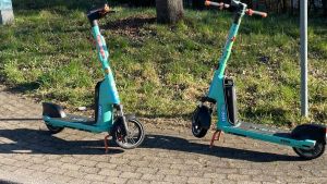 Streit um E-Scooter: Forderungen nach härteren Regeln spalten Überlingen