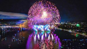 Fliegende Fische, Feuerwerk, funkelnde Flugkörper: Was alles beim Seenachtfest 2026 geboten ist