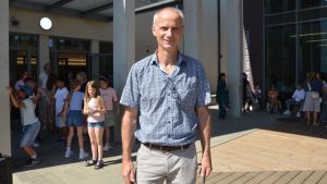 Lehrer will noch mal im Ausland unterrichten und zieht nach Versailles um