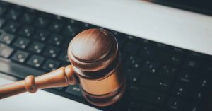 Justicia y el tribunal de opinión