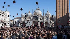 Ca’ Foscari lancia i corsi ibridi contro il calo di iscritti. E all’Iuav più domande che posti