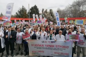 Kırılamayan vesayet değil, teslim alınamayan söz