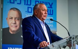 Eisenkot’s team said to warn Shin Bet that he is under threat, has no armed security