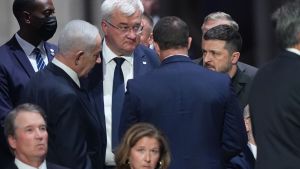 Zelensky è stanco di rincorrere Bibi. Il retroscena della conversazione tesa fra i due a Washington