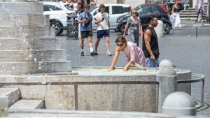 L’apocalisse francese e la politica ferma al mite consiglio: adattatevi. Ma come?