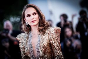 (PHOTO) Natalie Portman Shows Off Baby Bump in New Photo, Expecting Third Child With Partner Tanguy Destable