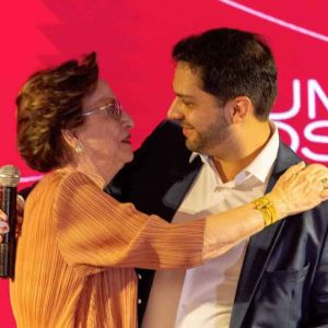 Neto emociona a avó, uma das banqueteiras mais importantes de BH