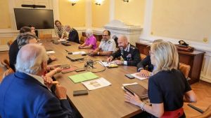 Minaccia i passanti e gira con un coltello: task force di controllo decisa in Prefettura a Gorizia