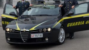 Raggirarono 1200 anziane con il porta a porta, chiesto il processo per sei: sequestrati beni per 2,5 milioni