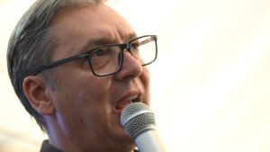 Vučić bi da na vlasti zameni Aleksandra Vučića