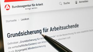 Rasanter Anstieg der Klagen gegen Jobcenter – Künstliche Intelligenz als Motor für Widerspruchsflut