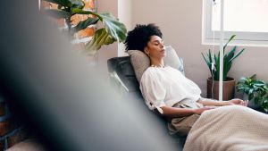Vitamine direkt in die Vene: Wie gefährlich sind Drip-Spa-Infusionen?
