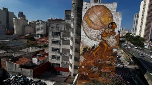 Entre Atlas e Sísifo: o trabalho invisível das catadoras na obra de Mundano