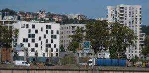 Habiter en hauteur : un immobilier cher et recherché, mais vulnérable aux fortes chaleurs
