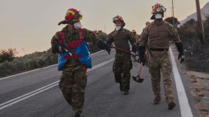 Waldbrand auf Kreta: Ferienort wird evakuiert – besteht Gefahr für Urlauber?