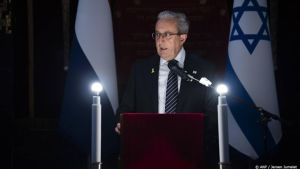 Herdenking deportatie Joodse Rotterdammers verstoord door betogers