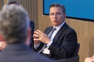 Caixabank reorganiza su banca privada y pone a Juan Llamas al frente