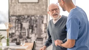 Pflegenotstand droht vor allem in Ostdeutschland: Diese Rolle spielen die Babyboomer