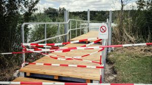 Kaum gebaut, schon gesperrt: Neuer Badesteg am Böhringer See sorgt für Ärger