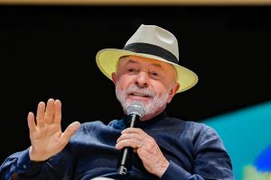 Lula: entre a soberania e a submissão