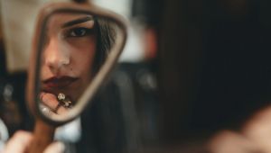Woman’s lip swelled with no explanation. The ER traced the mysterious cause back 10 years.