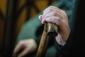 «Вы нас забыли»: почему пожилые родители все чаще остаются одни при взрослых детях
