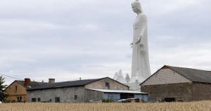 FOTO Usred polja izgradili monumentalnu Gospu: Žele postati hodočasničko središte, bogataš sve platio 23 milijuna eura