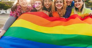 Viajar sem medo: como é a iniciativa da Booking.com contra a homofobia