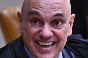 Eleição de senadores pró-impeachment desafiará STF presidido por Moraes